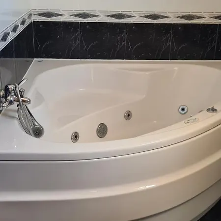 Beautiful Detached With Private Pool, Fibre Wi-fi, Garden, Games & Bbq Терраш-ди-Бору