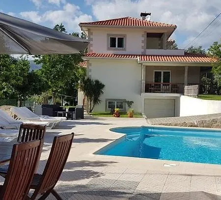 Beautiful Detached With Private Pool, Fibre Wi-fi, Garden, Games & Bbq Вилла Терраш-ди-Бору