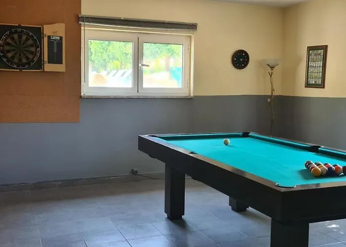 Beautiful Detached With Private Pool, Fibre Wi-fi, Garden, Games & Bbq *