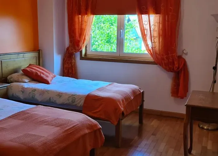 Βίλα Beautiful Detached With Private Pool, Fibre Wi-fi, Garden, Games & Bbq *