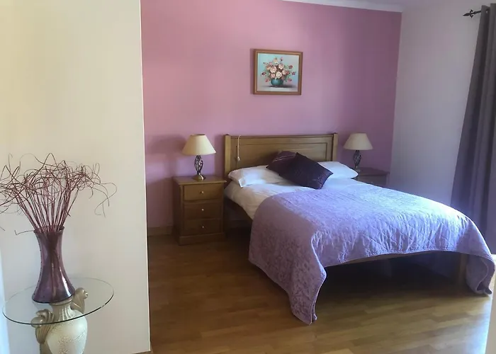 Beautiful Detached With Private Pool, Fibre Wi-fi, Garden, Games & Bbq