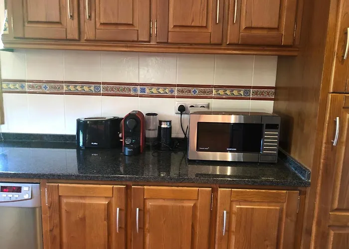 Beautiful Detached With Private Pool, Fibre Wi-fi, Garden, Games & Bbq